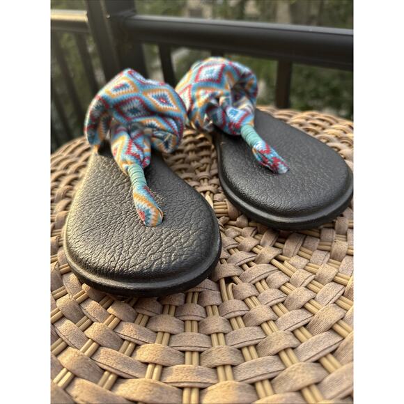 Sanuk Sandals Strappy Size US 7 UK 5 EU 38 Blue Red Southwest Design Yoga Beach - Picture 5 of 14